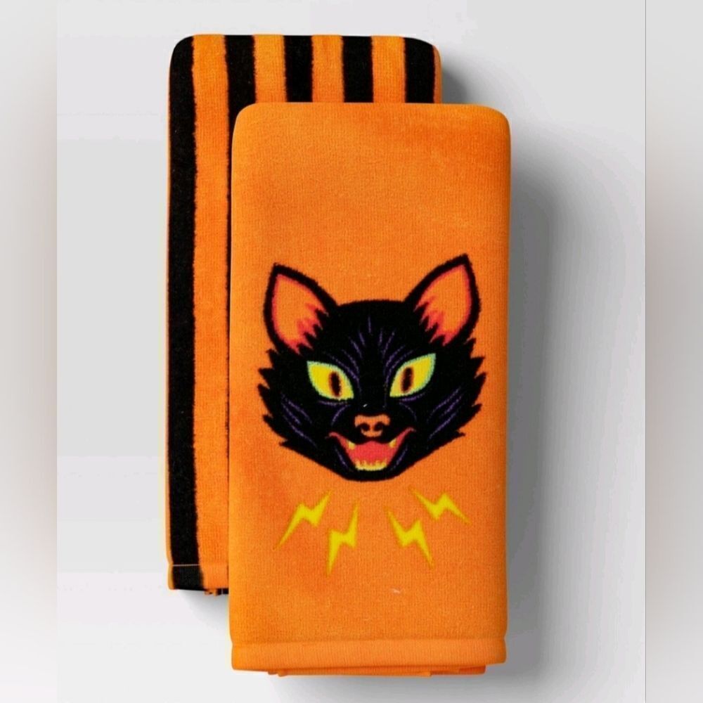 Set of 2 Halloween Hand TowelsBlack cat +orange /black Home decor 15" x 25"